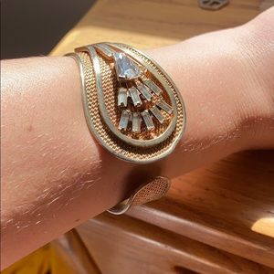 ✨B2G2✨ Gold Bracelet - Costume Jewelry